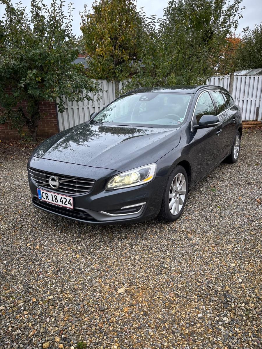 Volvo V60 2014 — interior