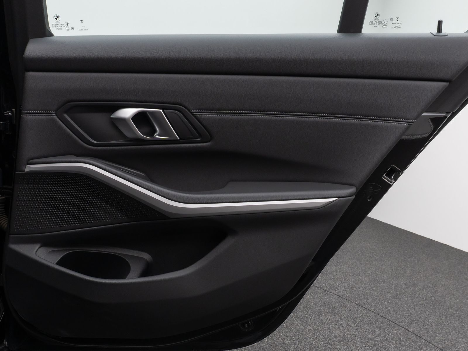 Fahrzeugabbildung BMW 320d Kamera DAB HUD Lenkradheizung Alarm Sport