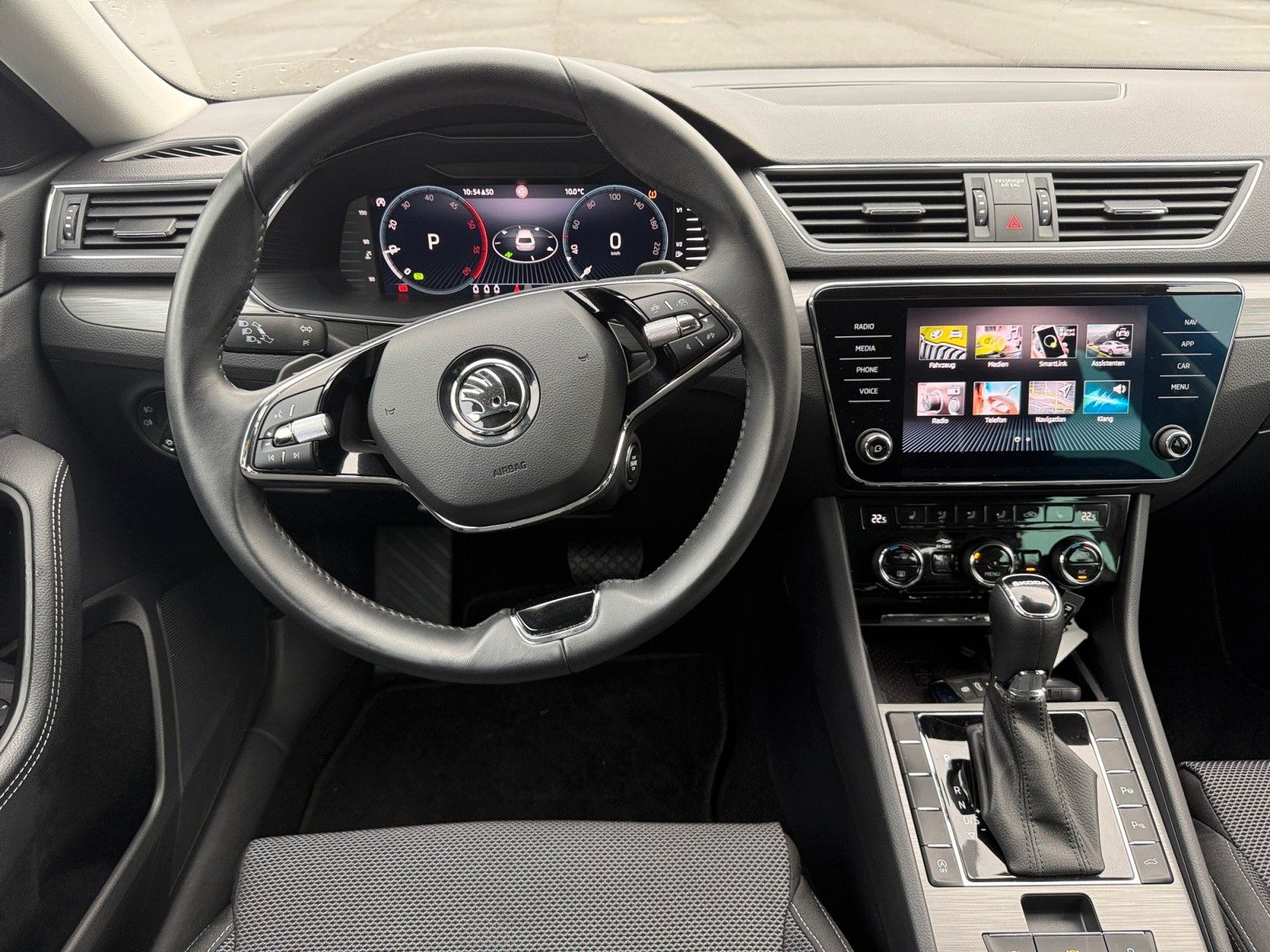 Superb Combi 2,0 TDI DSG Style Matrix Kamera ACC