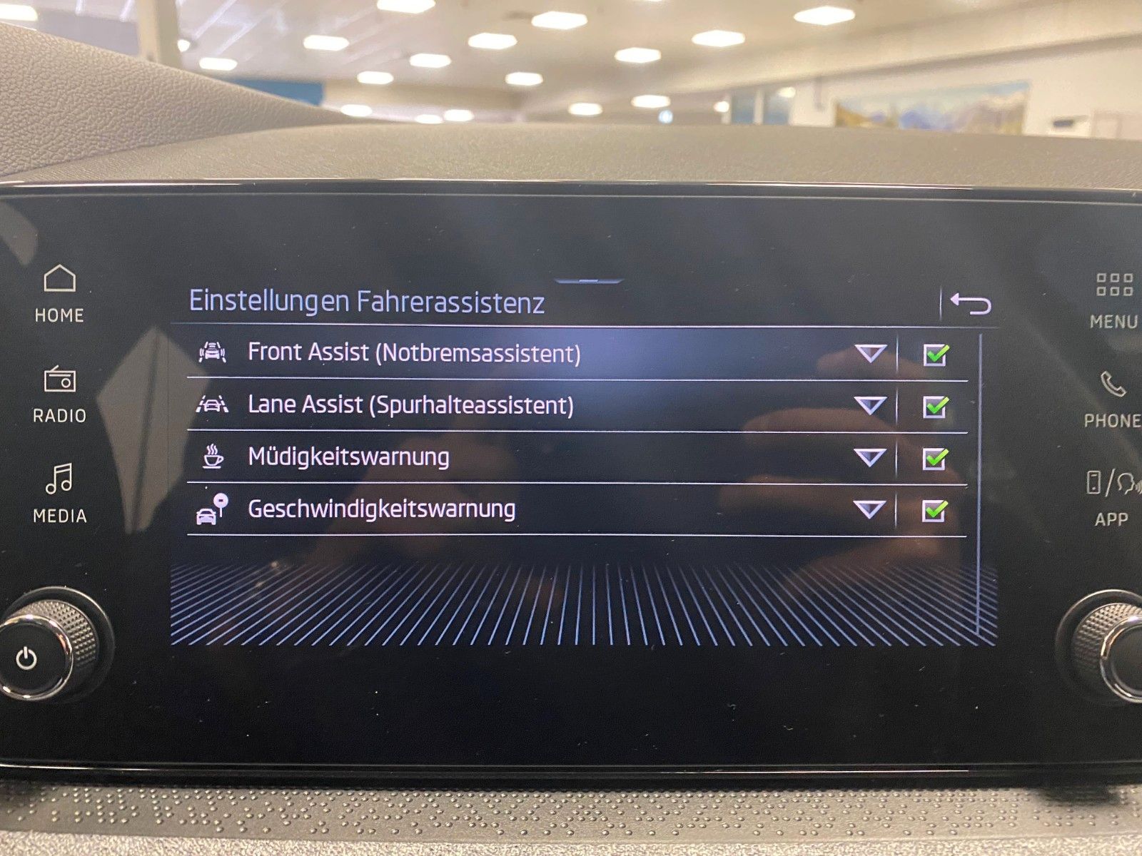 Fahrzeugabbildung SKODA Kamiq 1.5 TSI DSG Selection+SITZHEIZUNG+KAMERA++