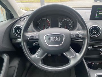 Fahrzeugabbildung Audi A3 1.6 TDI Attraction Sportback*Bi-Xenon*SHZ*