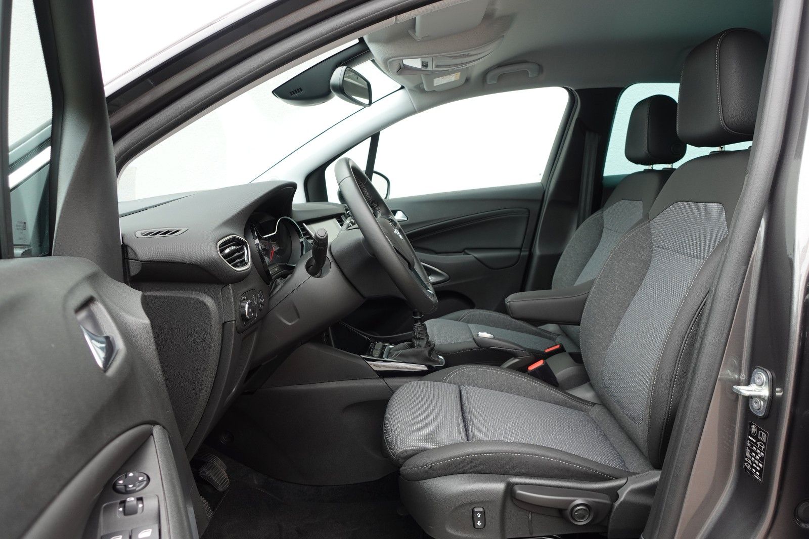 Fahrzeugabbildung Opel Crossland 1.2T Elegance Navi,Allwetter,PDC,SHZ