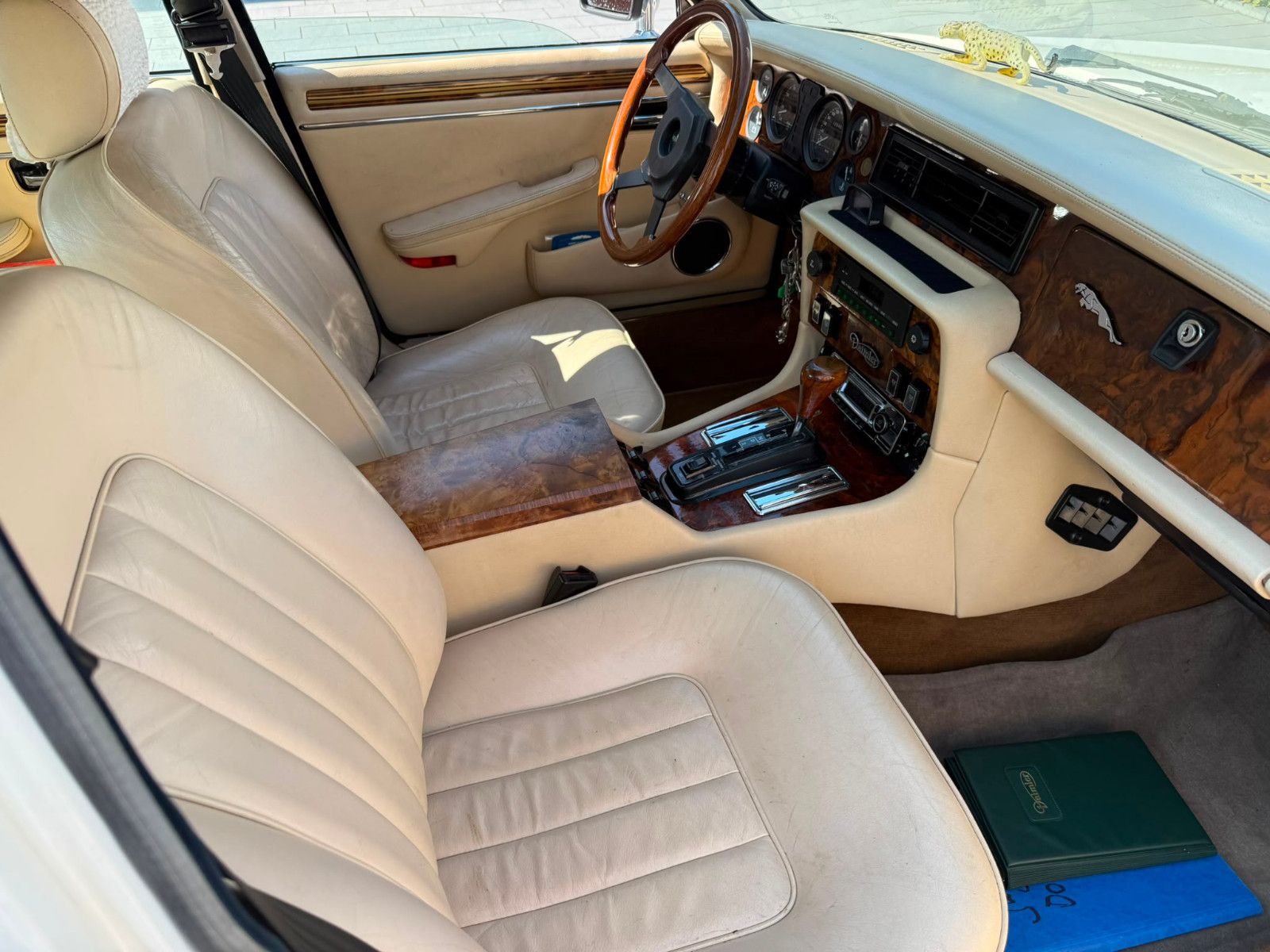 Fahrzeugabbildung Jaguar XJ12 Double Six Serie 3 Daimler H-KENNZEICHEN