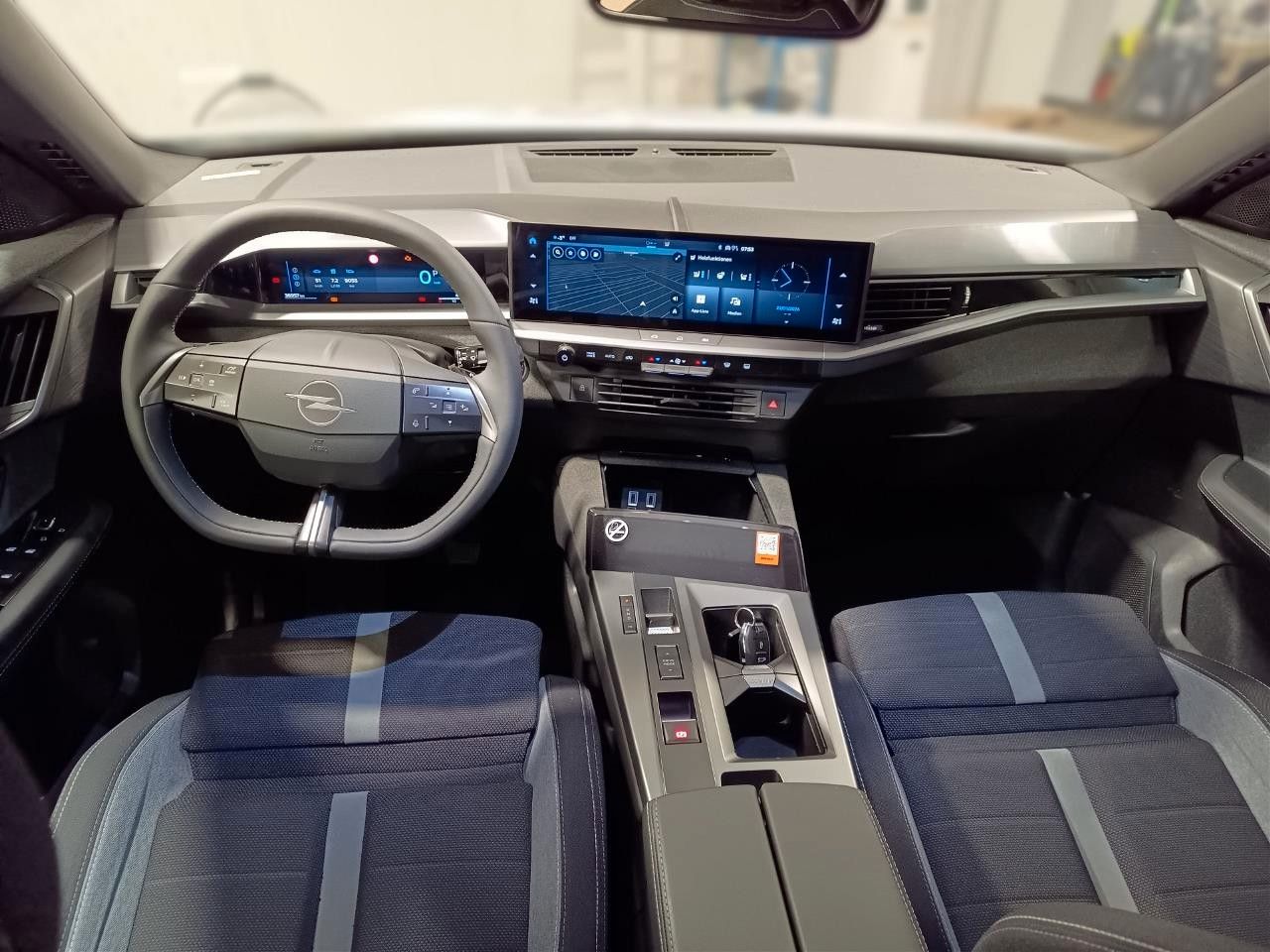 Fahrzeugabbildung Opel Grandland 1.2 48V HYBRID EDIT. NAVI/LED/KAMERA