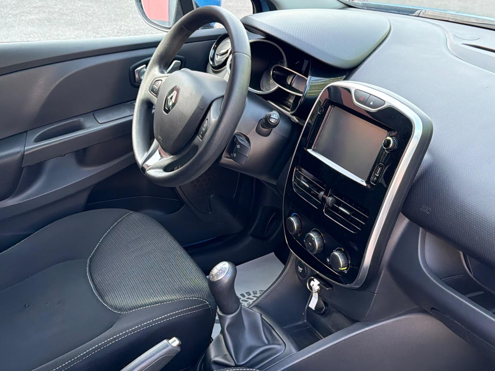 Renault Clio 2015 — photo 16