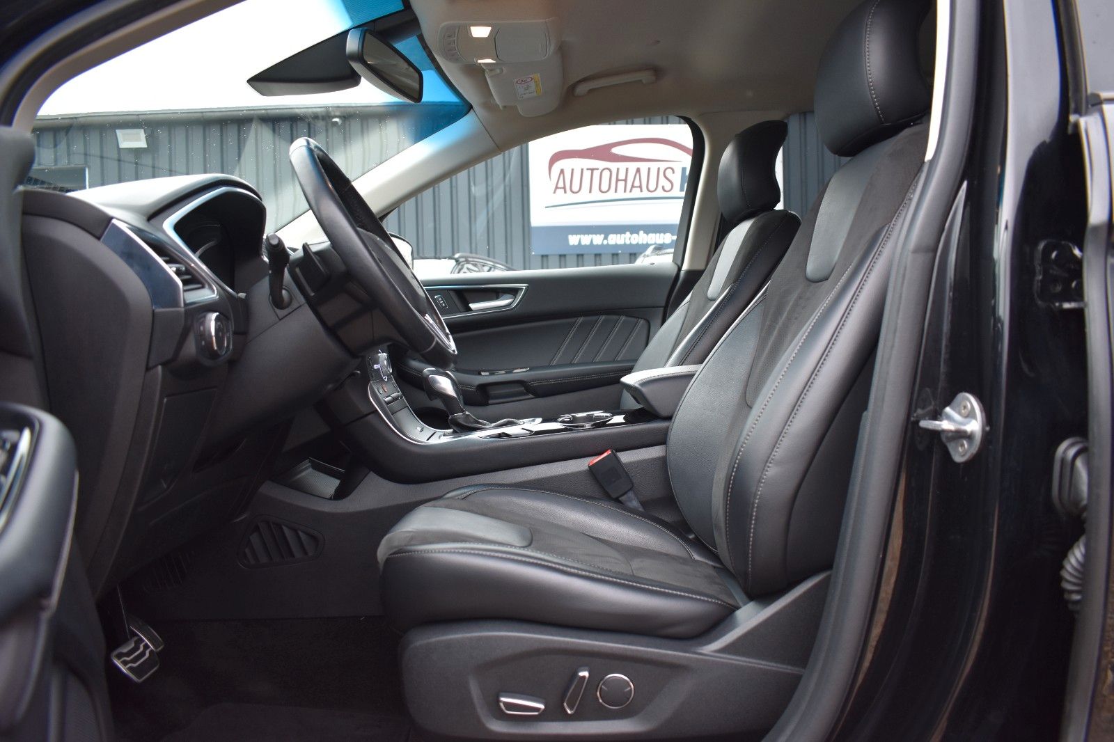 Fahrzeugabbildung Ford Edge ST-Line 4x4 Kamera Sitzbelüftung ACC