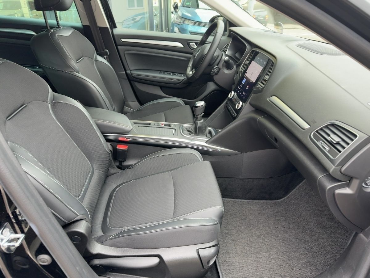 Fahrzeugabbildung Renault Megane Grandtour Intens TCe 140 Glasdach SHZ