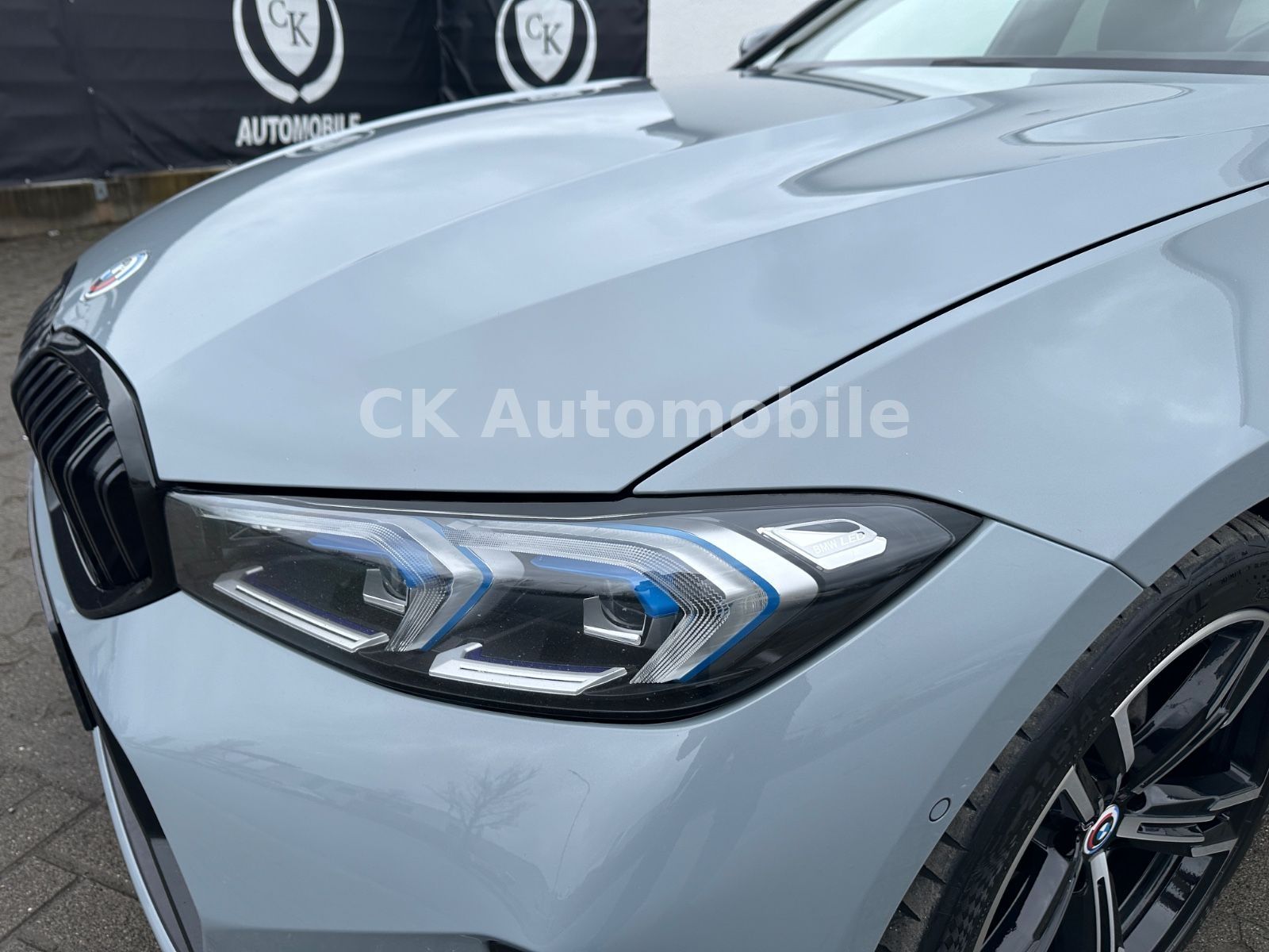 Fahrzeugabbildung BMW 320 d Touring M Sport/Navi/HeadUp/Kamera/LED