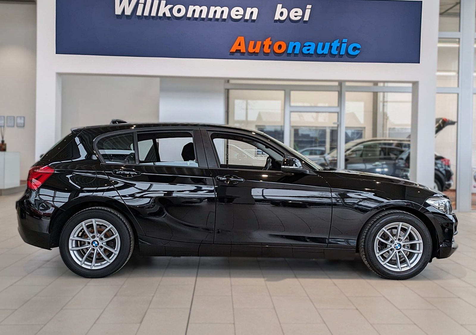 Fahrzeugabbildung BMW 116d 5 Trg KLIMAAUT NAVI SITZHZG PDC 1.HAND ALU