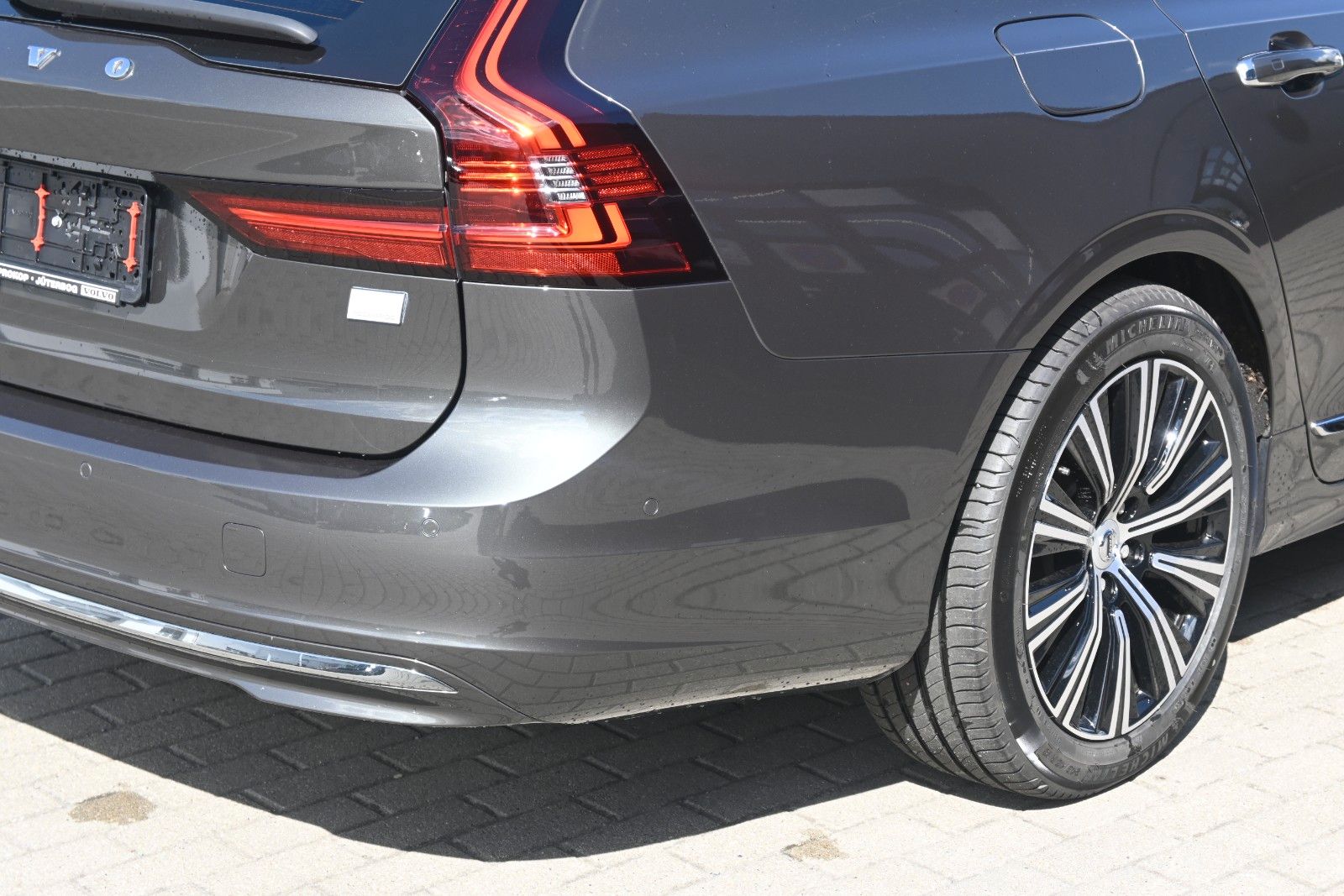 Fahrzeugabbildung Volvo V90 T8 AWD Recharge Inscription*PANO*360*H&K*HUD