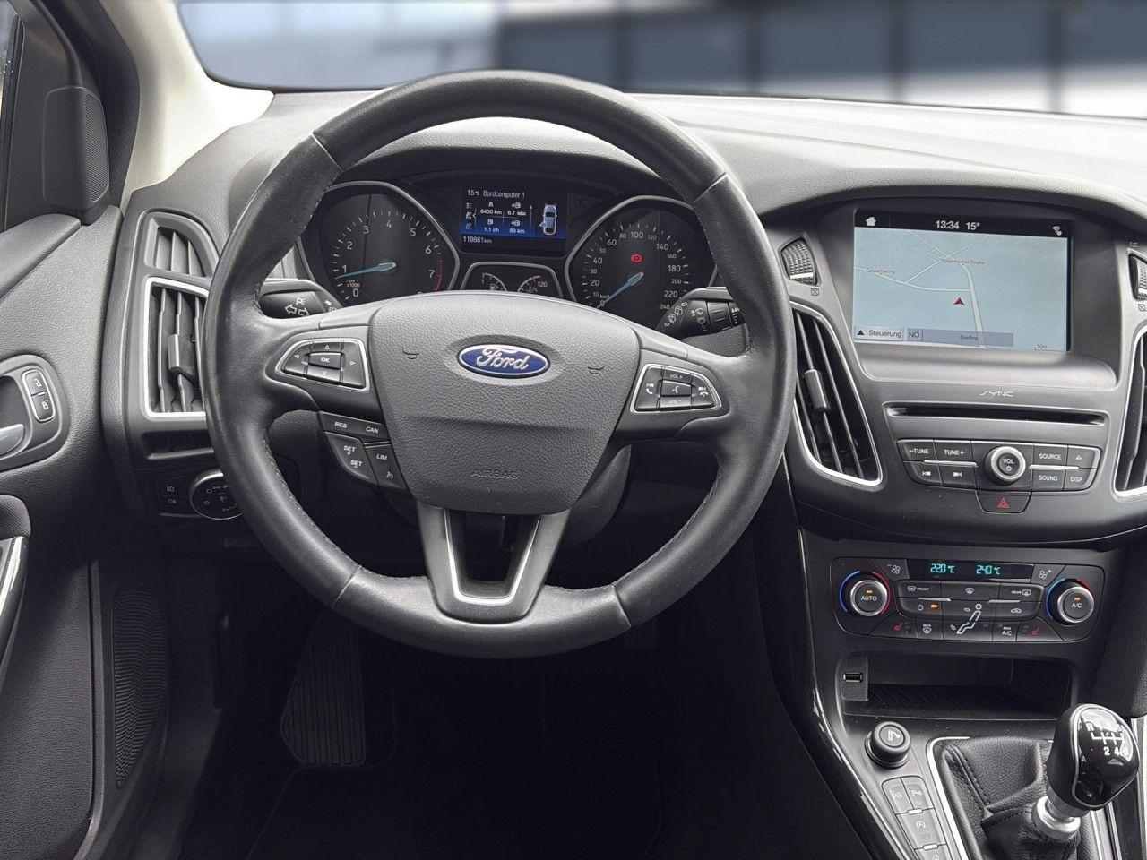 Ford Focus Titanium 1.5 EcoBoost Kamera PDC h. Navi