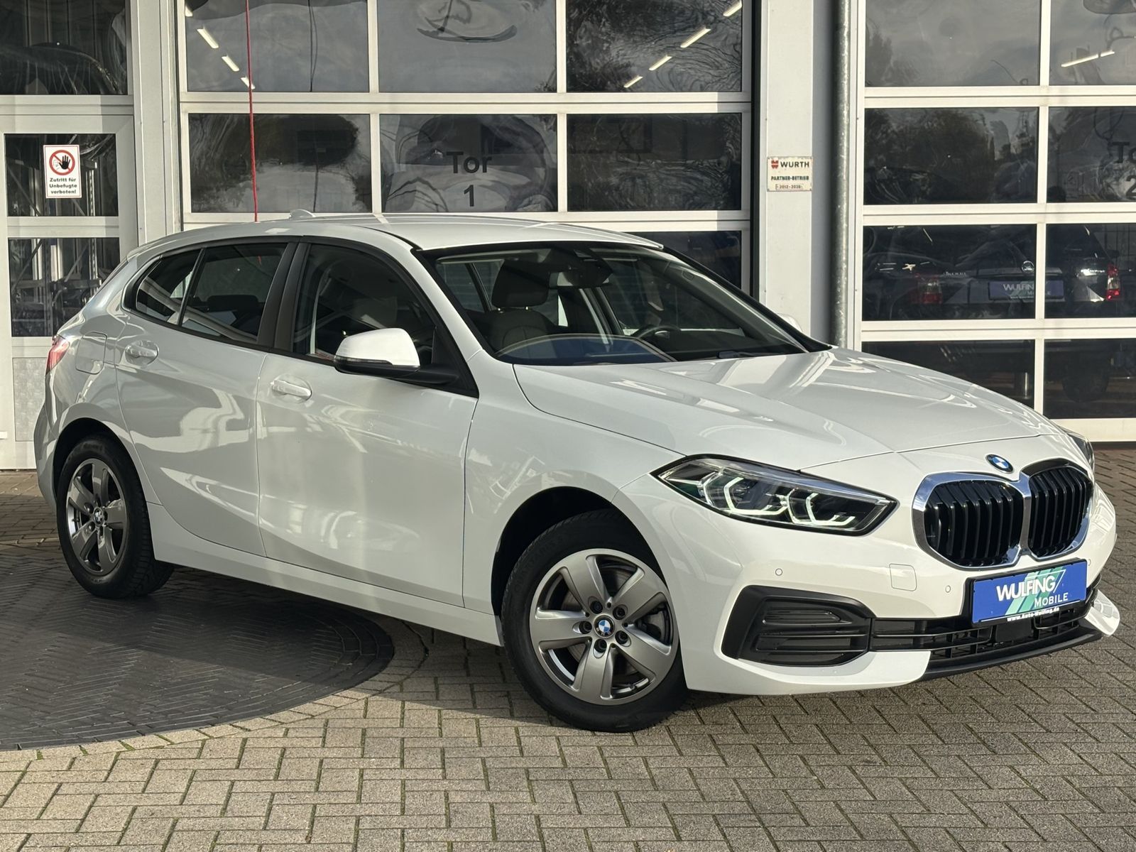 BMW 118 i Advantage Navi LED PDC Temp. + Limiter DAB imagem 3