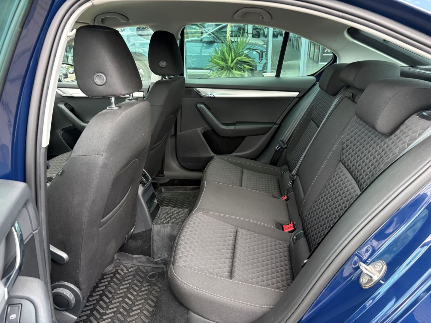 Fahrzeugabbildung SKODA Octavia Drive TotWinkAss Allwetter AppleCarPlay