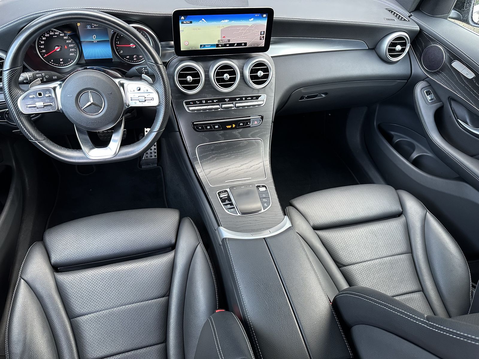 Fahrzeugabbildung Mercedes-Benz GLC 220d 4Matic AMG-Line NAV+LED+SZANDHEIZUNG+PP