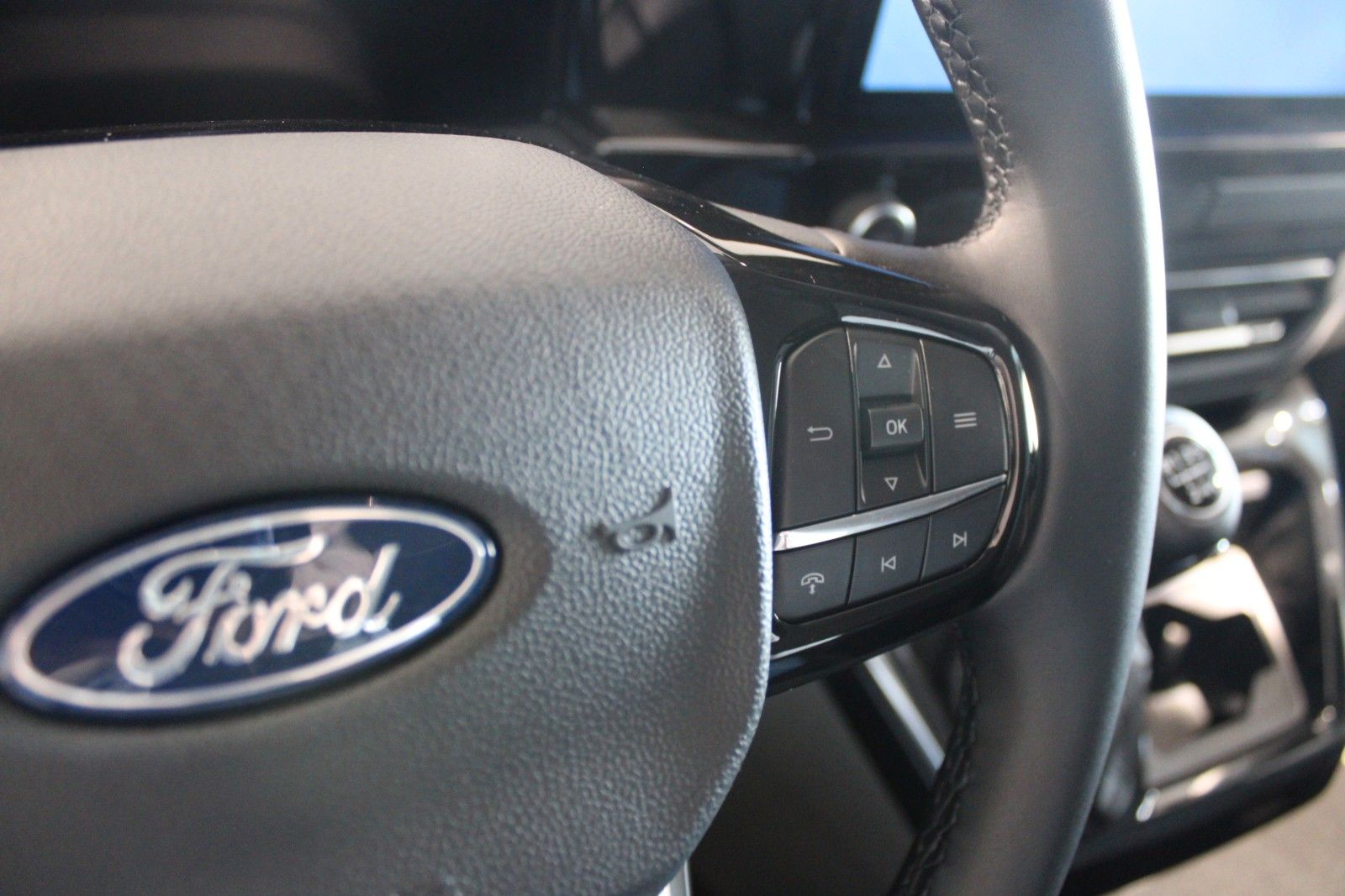 Fahrzeugabbildung Ford Tourneo Custom L1 Titanium 8-Sitze LED NAVI AHK