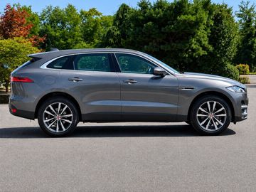 Jaguar F-Pace - 4