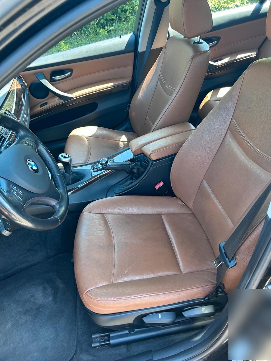 BMW 320 2010 — photo 7