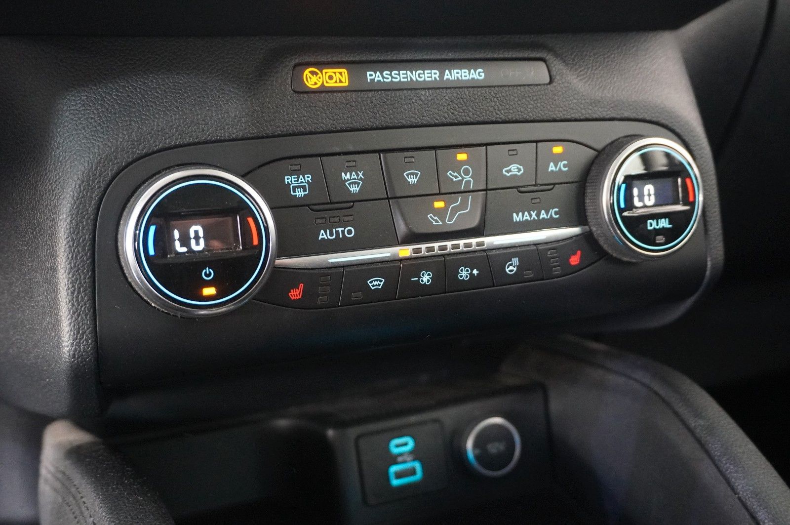 Fahrzeugabbildung Ford Kuga Plug-In Hybrid 2.5 TITANIUM NAVI/LED/SH/DAB