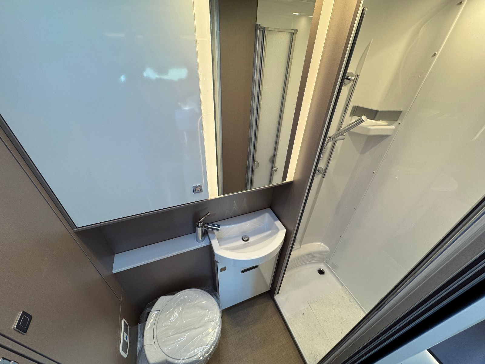 Fahrzeugabbildung Bürstner Lyseo TD 594 - 16.073€ SPAREN!