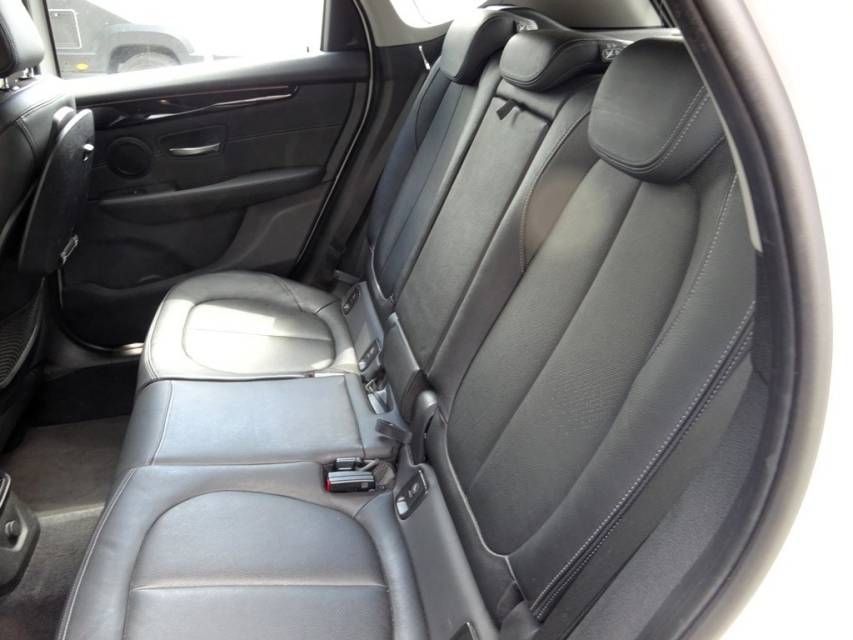 Fahrzeugabbildung BMW 218d 2 Active Tourer 218d Sport Line AHK