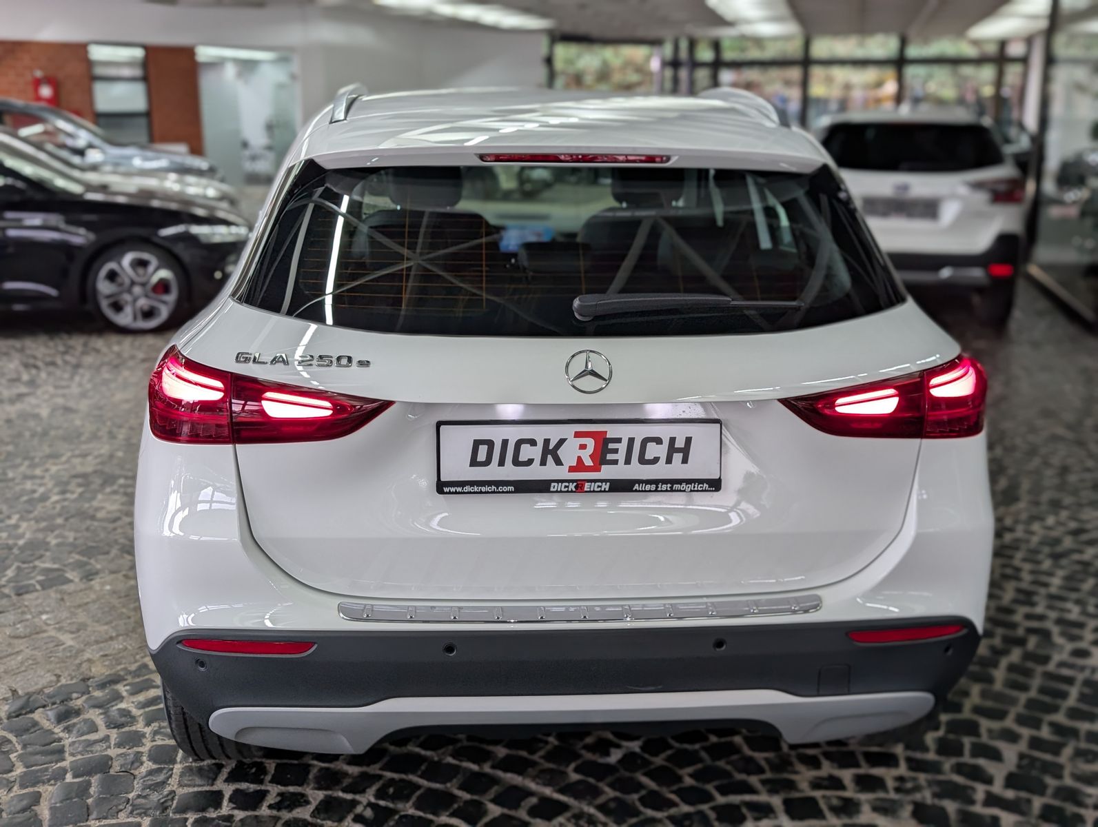 Fahrzeugabbildung Mercedes-Benz GLA 250 e LED LEDER AHK SHZ MFL VIRT KAM WinterP