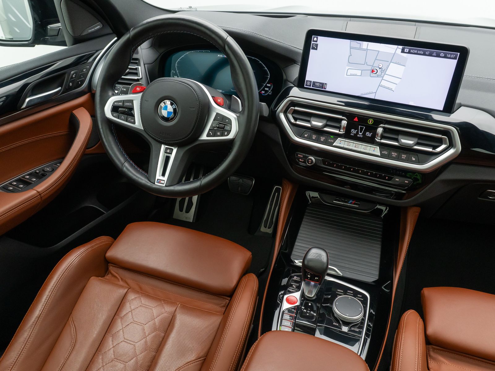 Fahrzeugabbildung BMW X4 M Competition HUD Kamera DAB Panorama 21Zoll