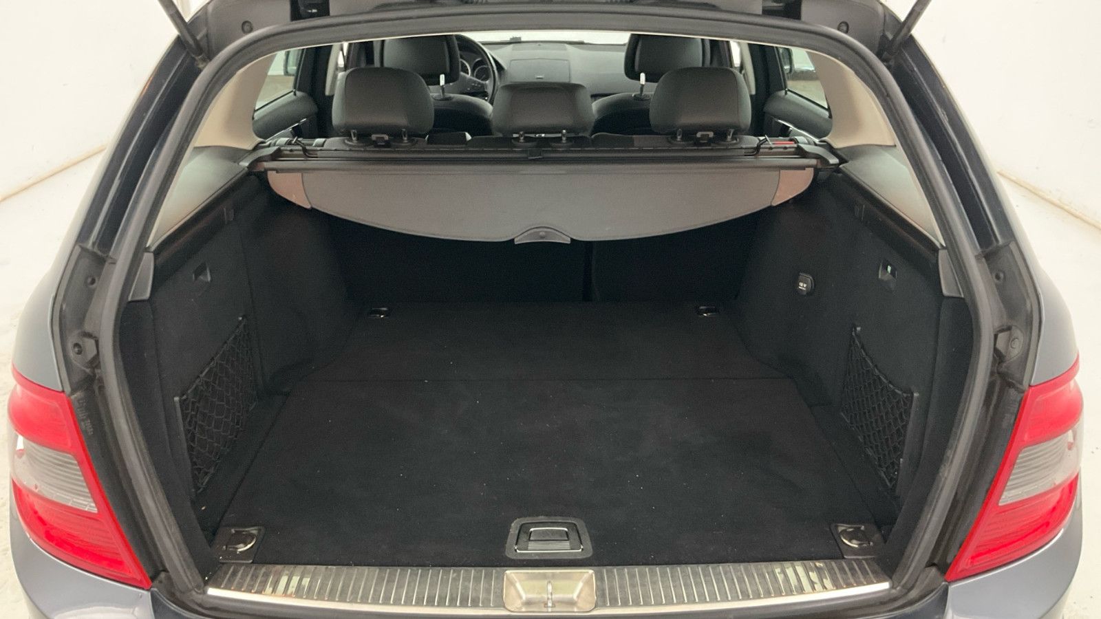 Fahrzeugabbildung Mercedes-Benz C 200 T CGI BlueEff Avantgarde Aut AHK GRA SHZ