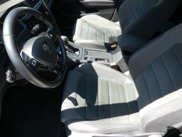 Volkswagen Golf - 10