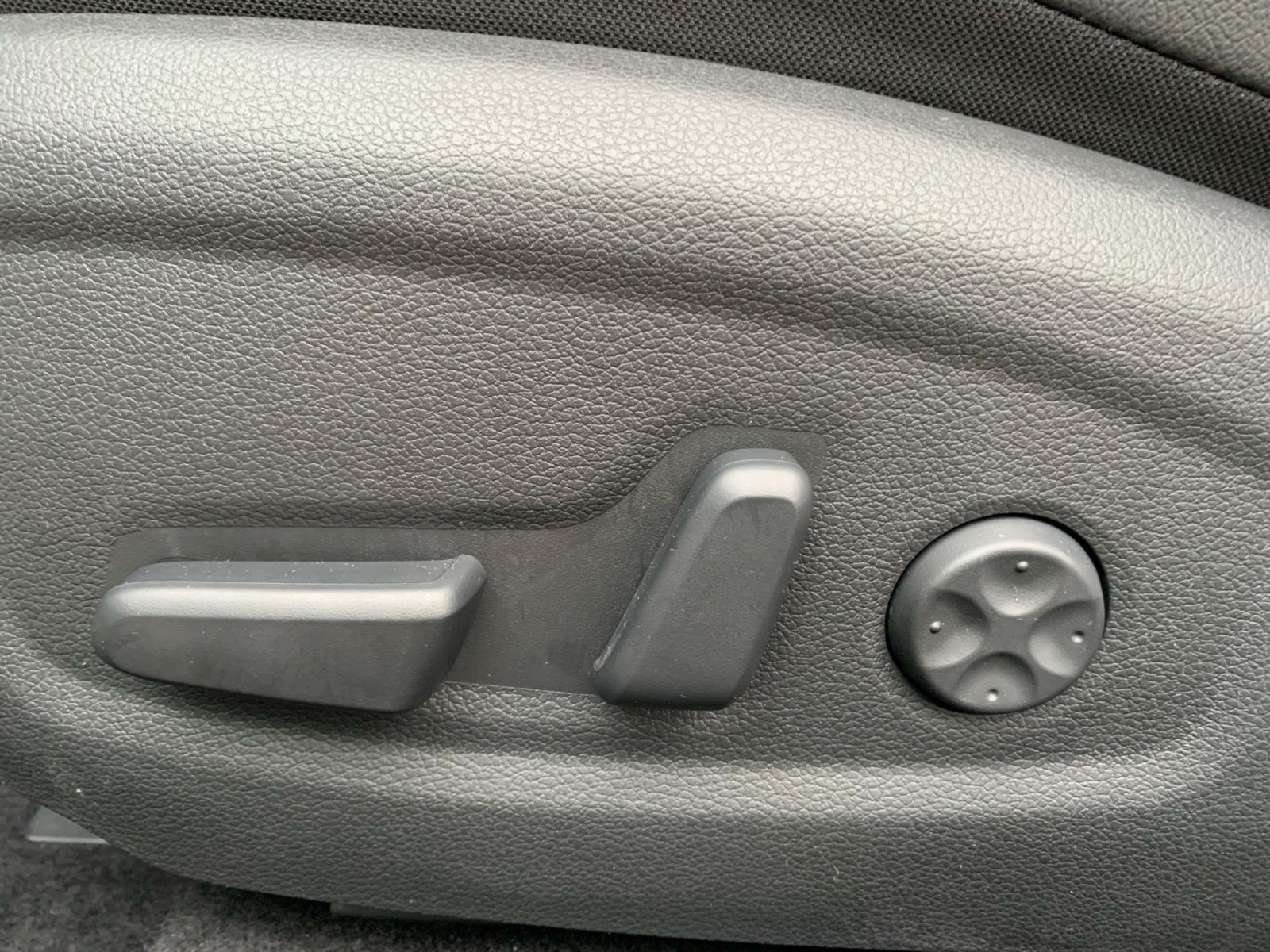 Fahrzeugabbildung Hyundai i30 1.5 T-GDI N Line Mild-Hybrid Pan Dach Sitz P