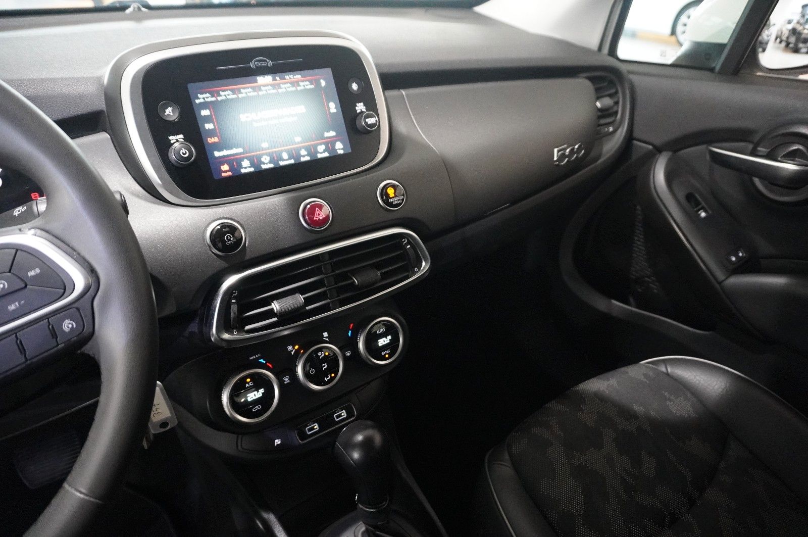 Fahrzeugabbildung Fiat 500X 1.3T CROSS DCT NAVI/LED/PDC/SPORT/TEMP/DAB+
