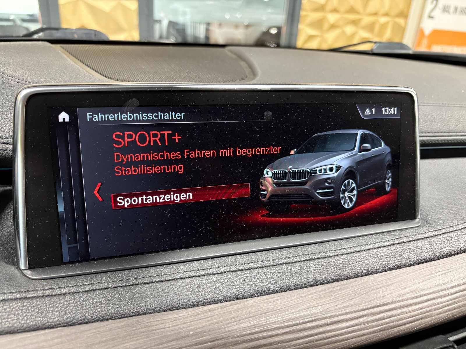 Fahrzeugabbildung BMW X6 xDrive 30 d/360°/PANO/HEAD-UP/NAVI/MEMORY/SHZ