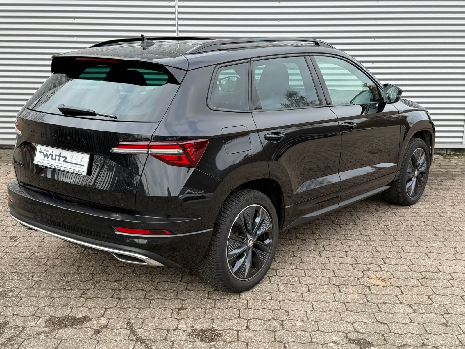 Fahrzeugabbildung SKODA Karoq Sportline 2.0 TSI  4x4 PANO ACC