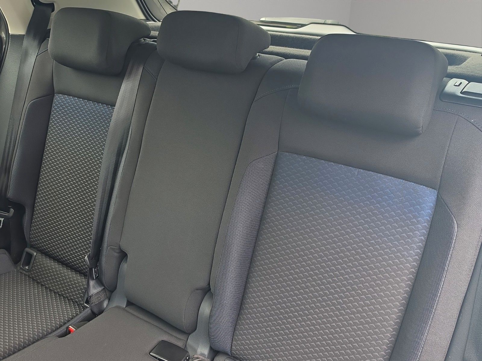 Fahrzeugabbildung Volkswagen T-Cross United NAVI SHZ PDC APP-CONNECT