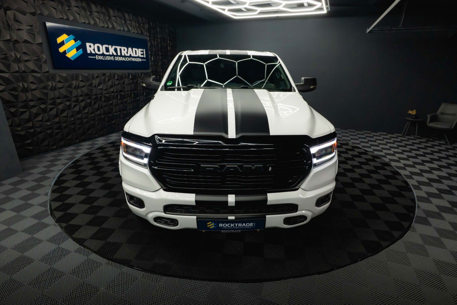 Fahrzeugabbildung Dodge RAM 5.7 V8 HEMI 4x4 LPG Offroad  Night-Paket