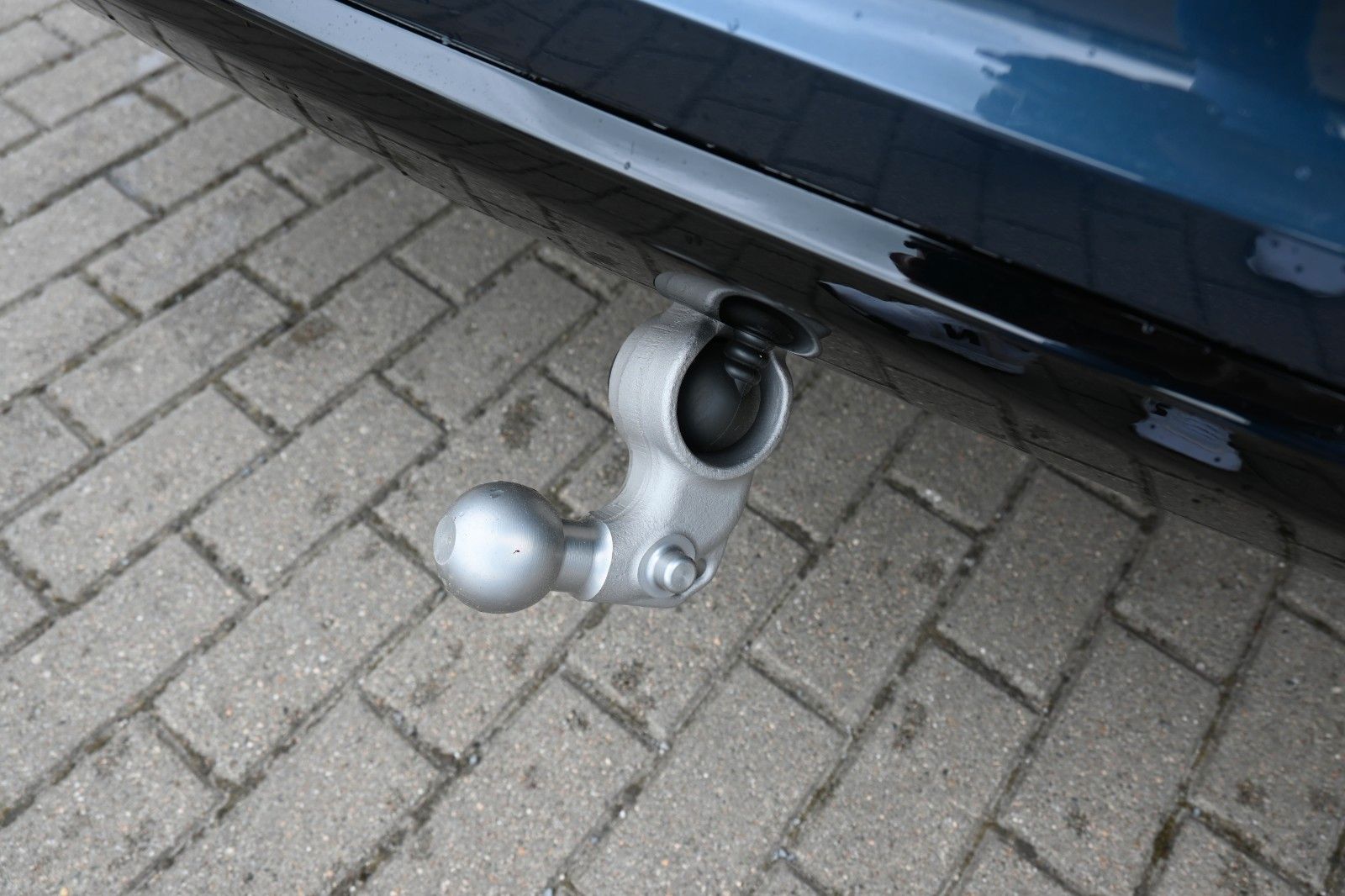 Fahrzeugabbildung Volvo XC60 B5 AWD Plus Dark*FSHZG*360°*H&K*ACC*AHK