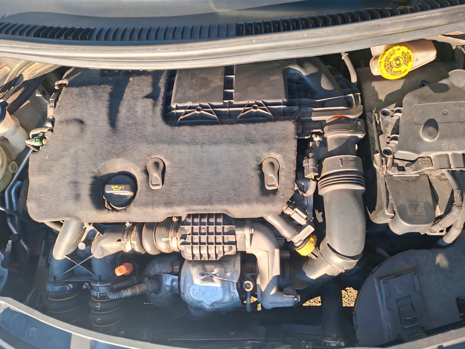 Peugeot 207 2012 — photo 6