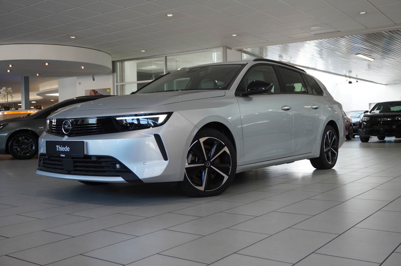 Fahrzeugabbildung Opel Astra L ST 1.6 HYBRID ELEGANCE NAVI/LED/KAMERA