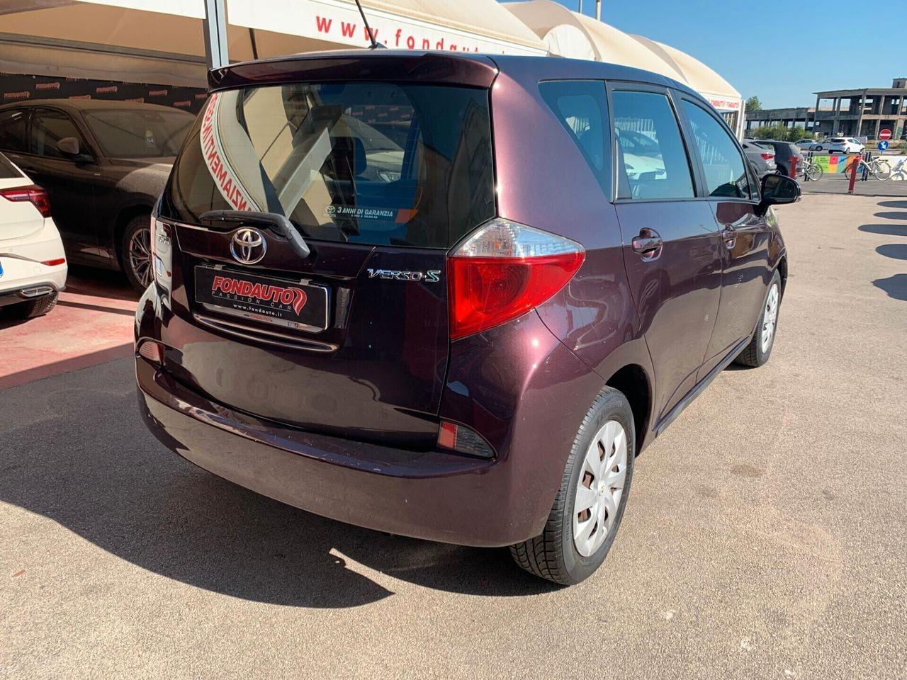 Toyota Verso-S 2011 — photo 5