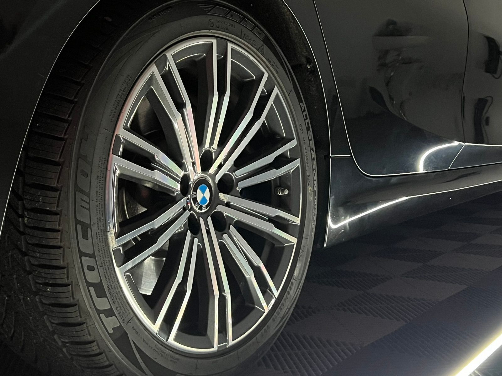 Fahrzeugabbildung BMW 330 i M Sport/LASER/eGSD/HuD/VRTL COCKPIT/DE FZG