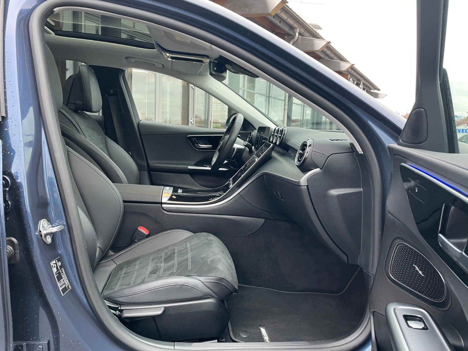 Fahrzeugabbildung Mercedes-Benz C 300de AMG+Distr+Digital+Pano+AHK+360+Night