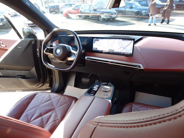 Fahrzeugabbildung BMW iX 40 xDrive Sport/1.Hd/SkyLounge/Laser/Ha/Ka