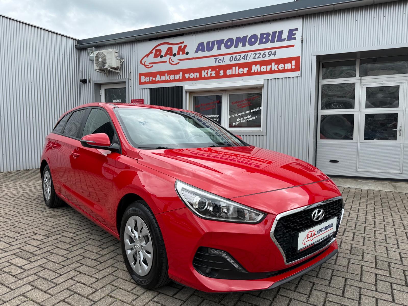 Hyundai i30 cw Select 1.Hand+Kamera+CarPlay+SHZ+AHK