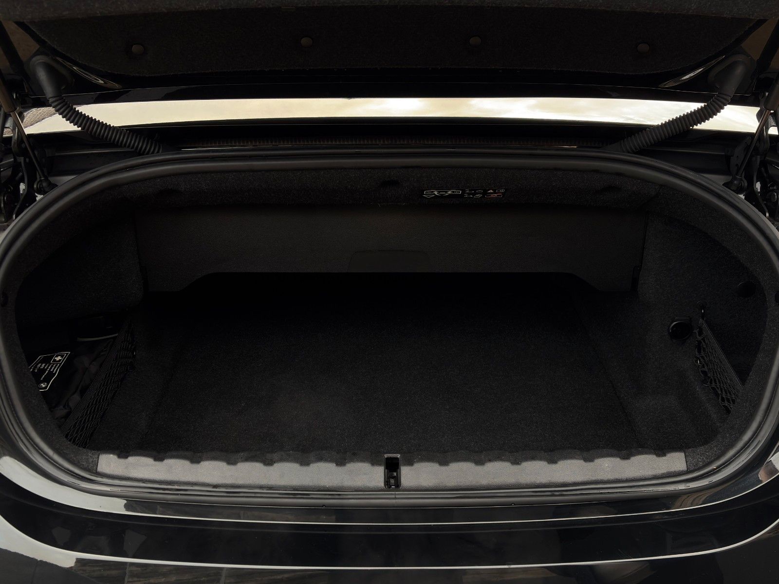 Fahrzeugabbildung BMW 420i Cabrio G23 M Sport Leder Memory CAM HiFi