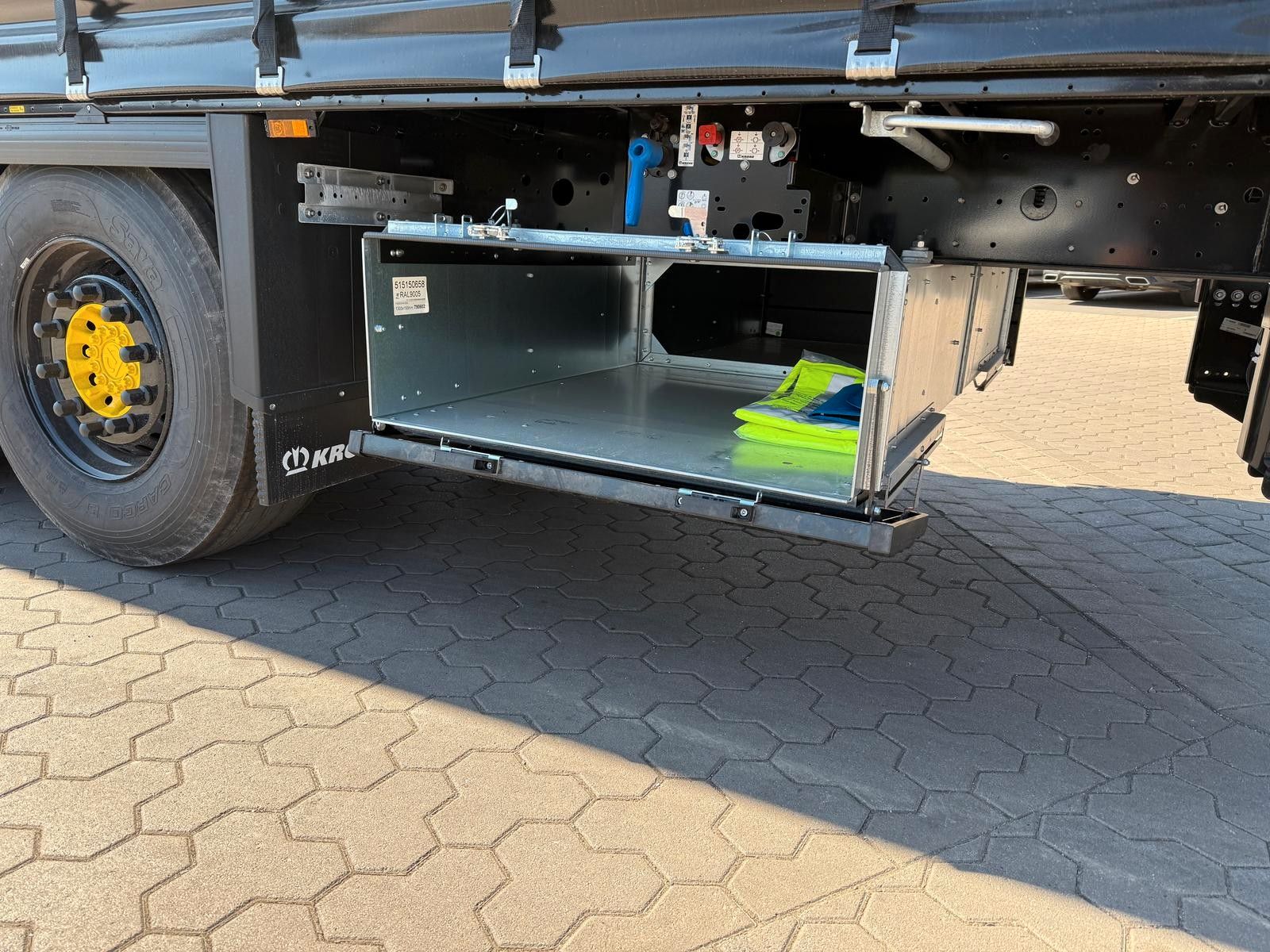 Fahrzeugabbildung Krone Schiebeplane mit IceProtect + Safe Curtain