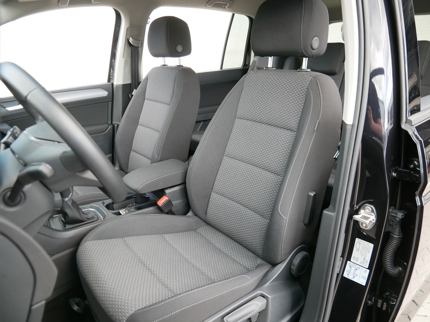 Fahrzeugabbildung Volkswagen Touran 1.5 Comfortline NEU48T 7-Sitzer ACC PDC