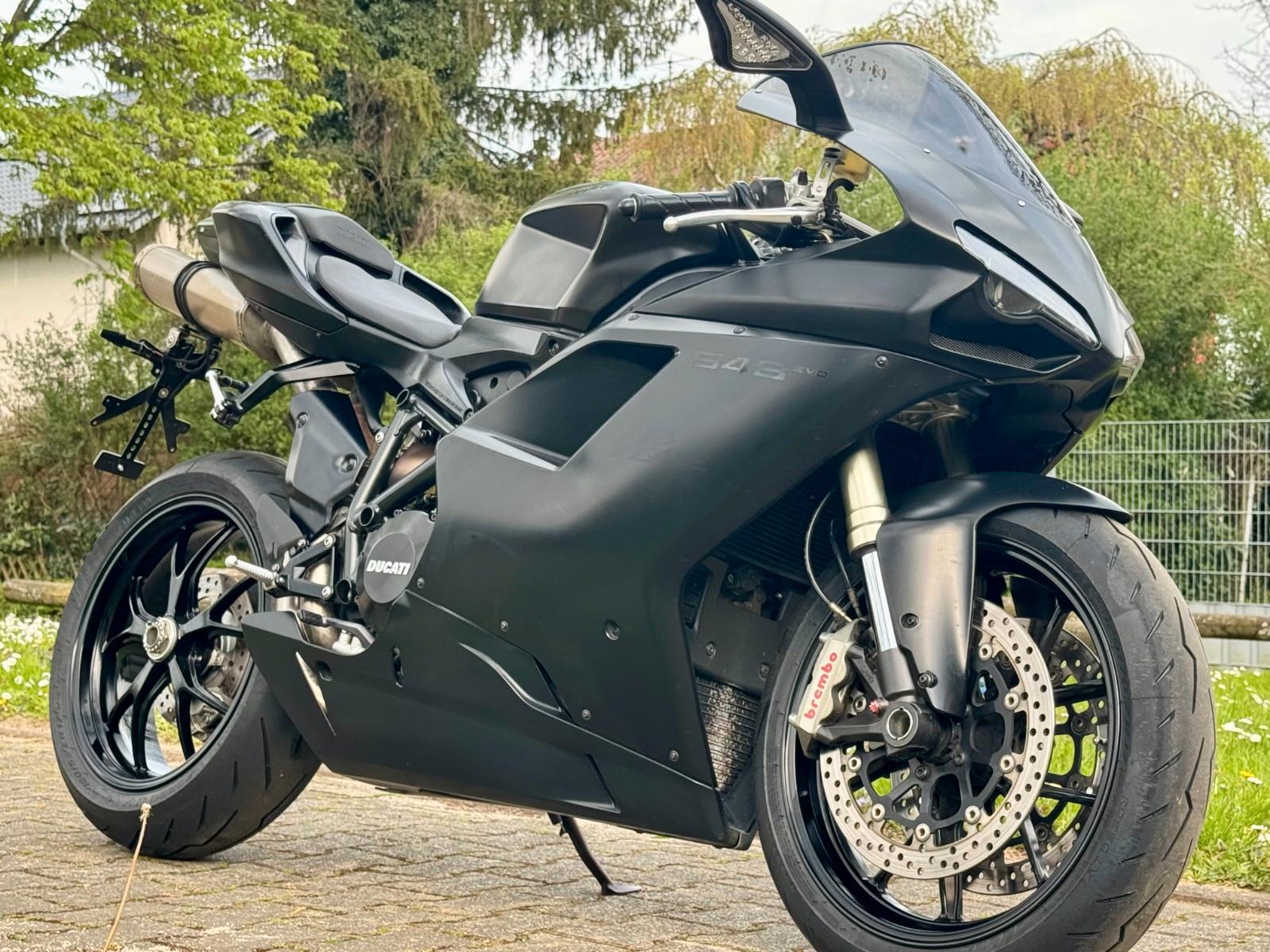 Ducati 848 EVO * in mattschwarz