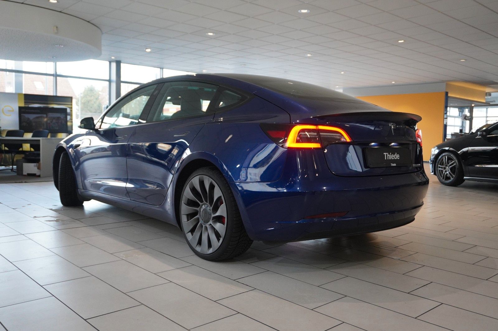 Fahrzeugabbildung Tesla Model 3 PERFORMANCE DUAL-MOTOR NAVI/LED/KAMERA