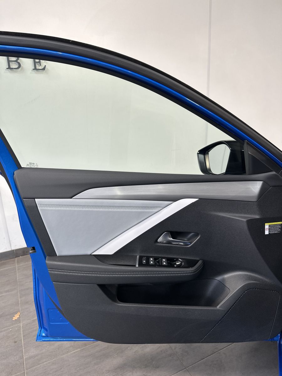 Fahrzeugabbildung Opel Astra SpT 1.6 Hybrid Elegance NAV+LED+ACC+180°
