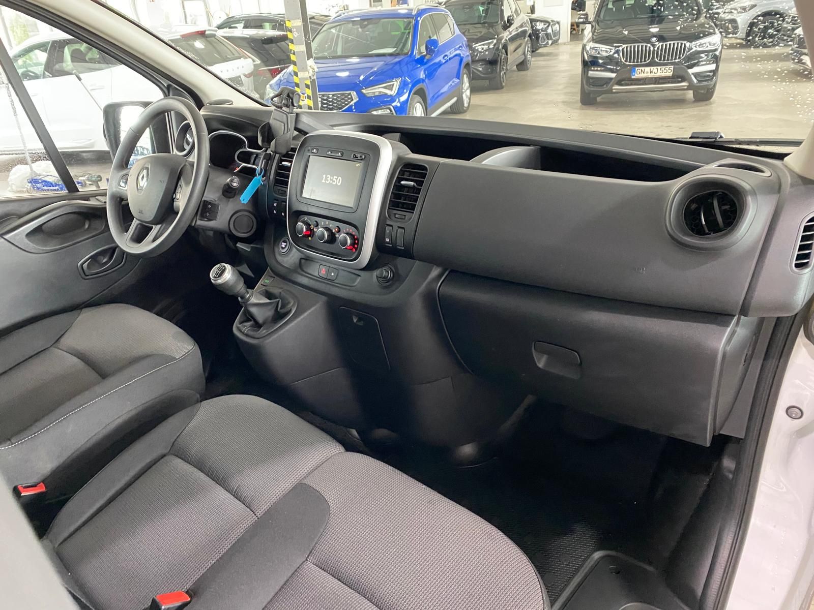 Fahrzeugabbildung Renault Trafic L2H1 2.0 dCi 145/Navi/Klima/AHK/STHZG/