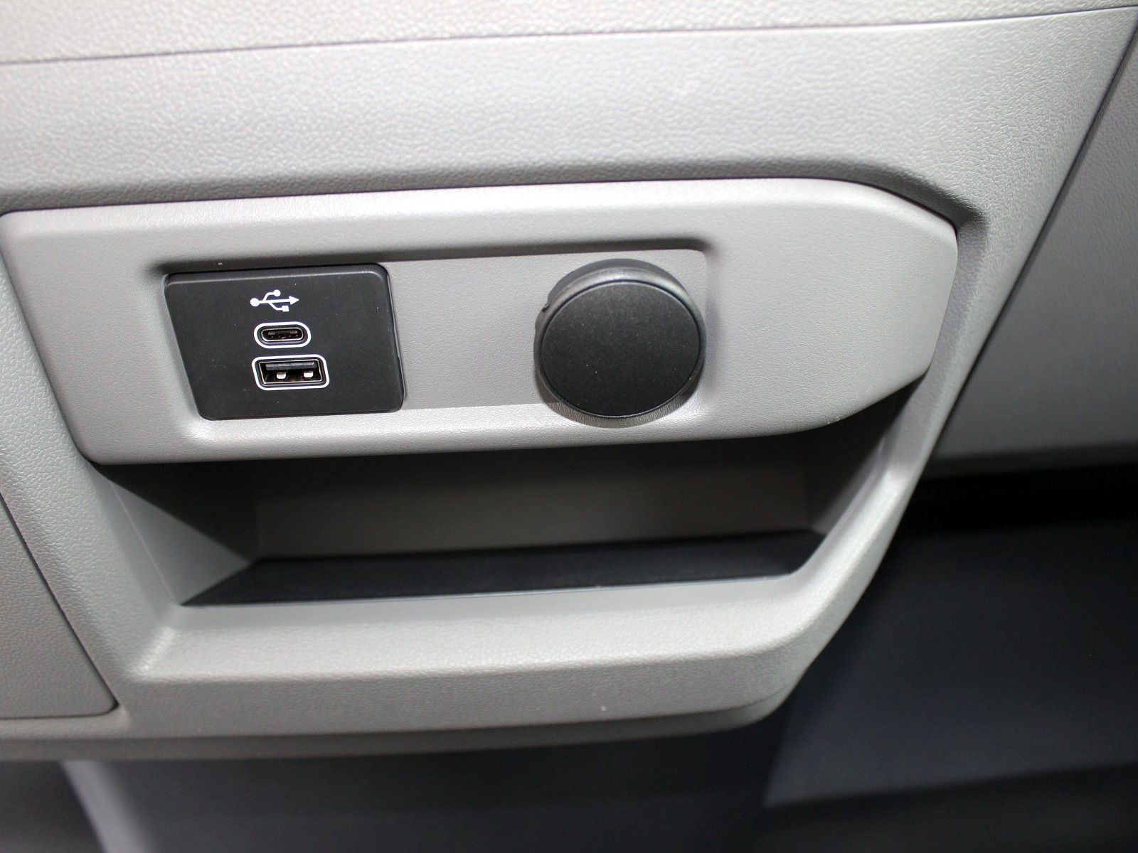 Fahrzeugabbildung Ford Transit Custom 320 L1 Trend FWD Plug-in Hybrid